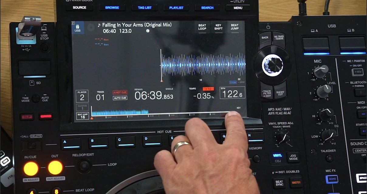 Onboard Analysis Sneaks Onto Pioneer DJ CDJ-3000s